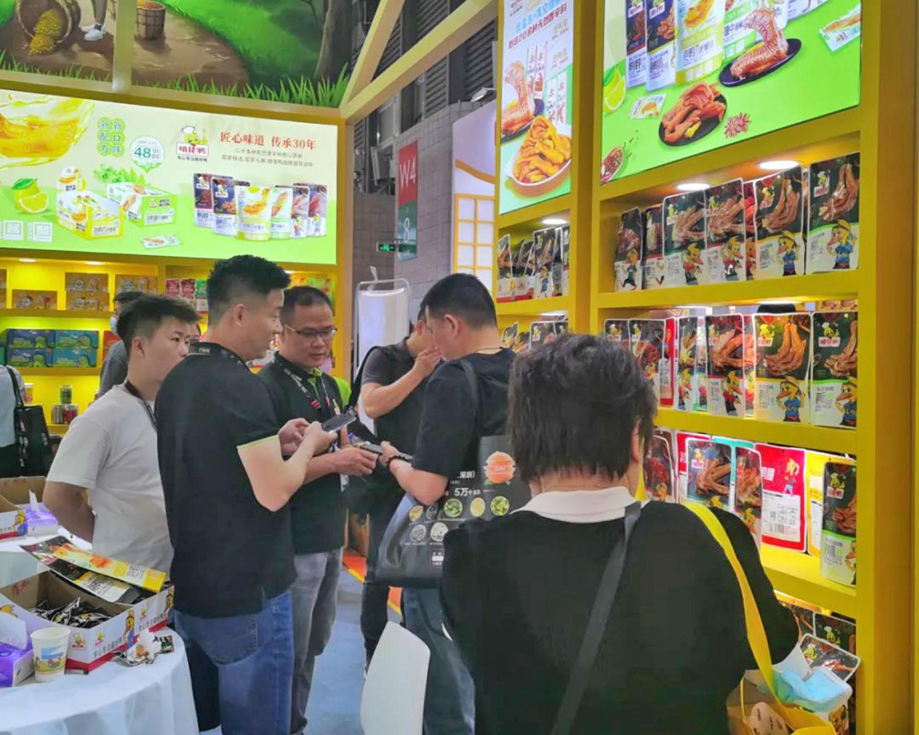 【精彩回顾】啃佬鸭食品亮相2023届上海西雅国际食品展